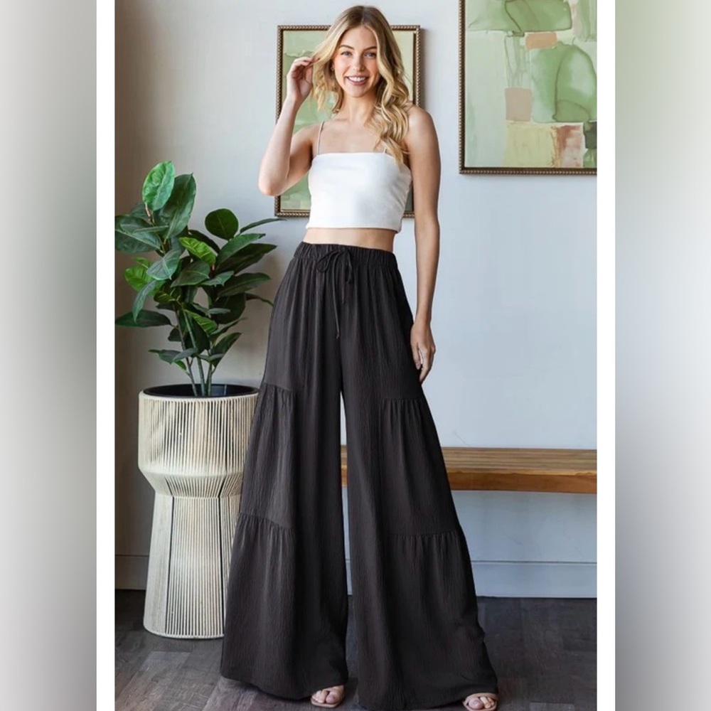 NWT Elegant Wide-Leg Tiered Palazzo Pants